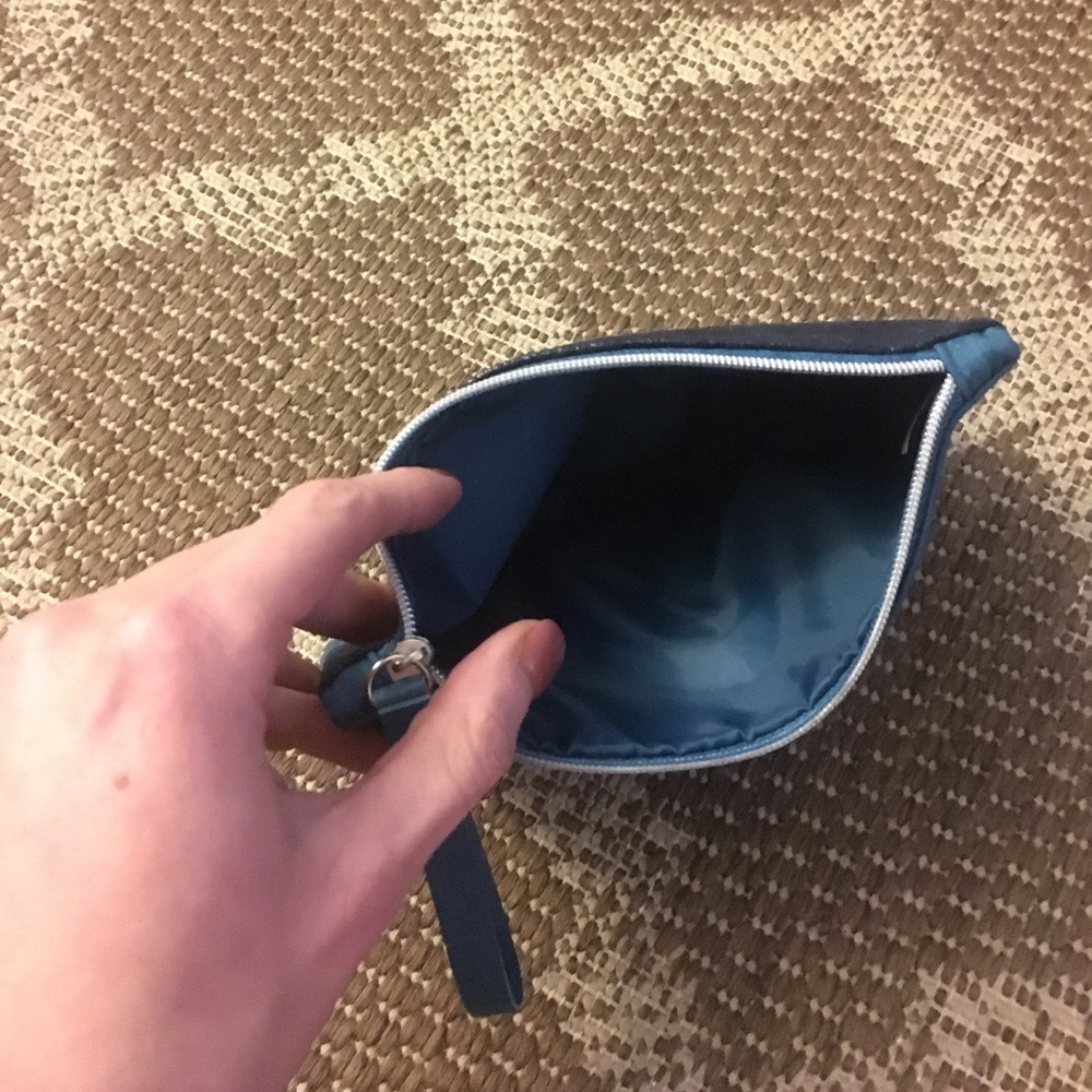 MYSTERY MAKEUP BAG💄🎀💋 - Picture 4 of 5